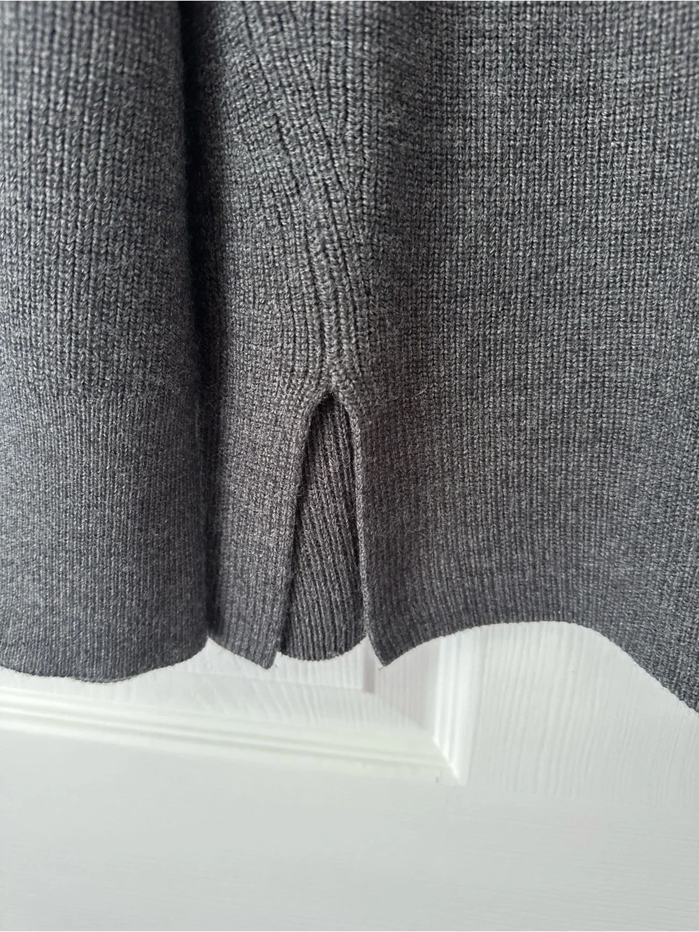 Lululemon Merino Wool-Blend Ribbed Crewneck Sweater Slits Women's Size 8 EUC - Picture 3 of 4